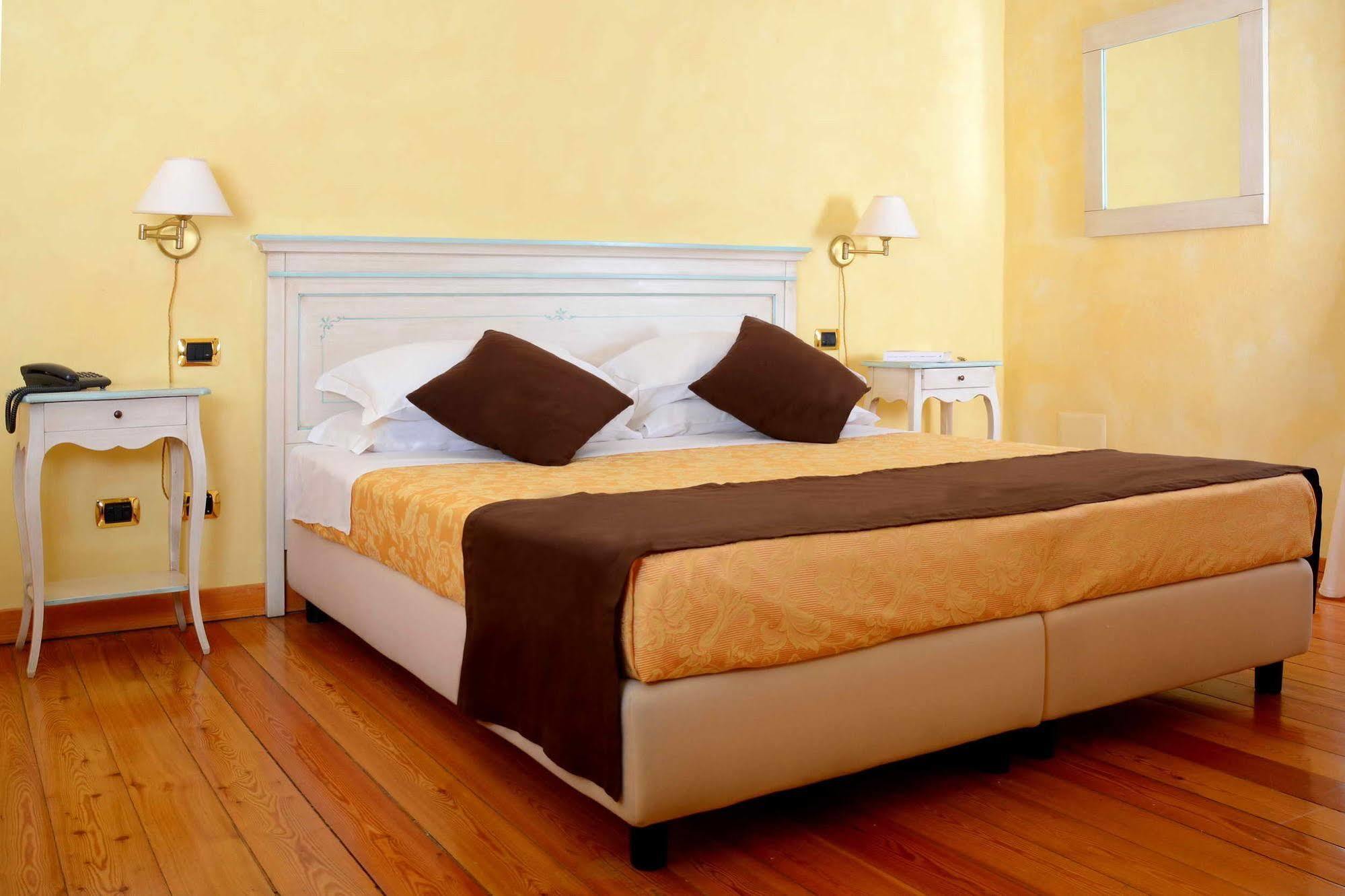 Albergo Dimora Storica Antica Hostelleria 크레마 외부 사진